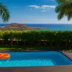 Stunning - View, Location, Pool Apartmán