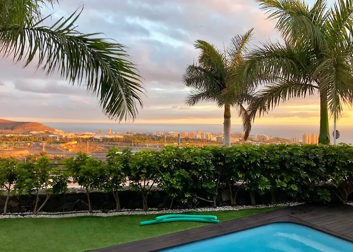 Stunning - View, Location, Pool Апартаменти Адехе