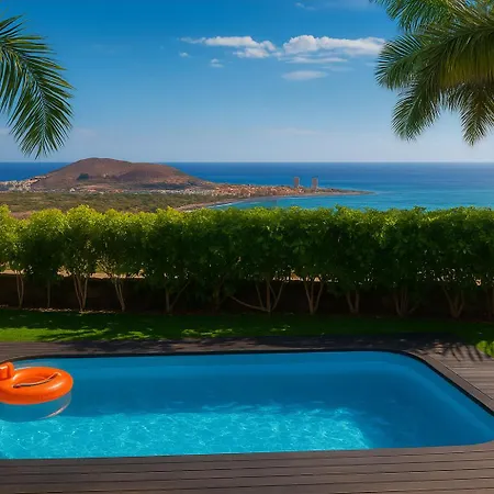 Stunning - View, Location, Pool 아파트