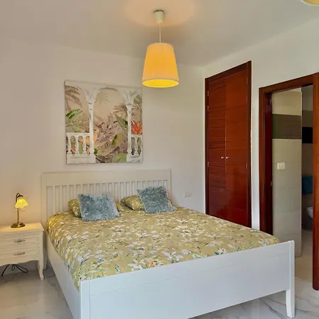 Stunning - View, Location, Pool أذيخي