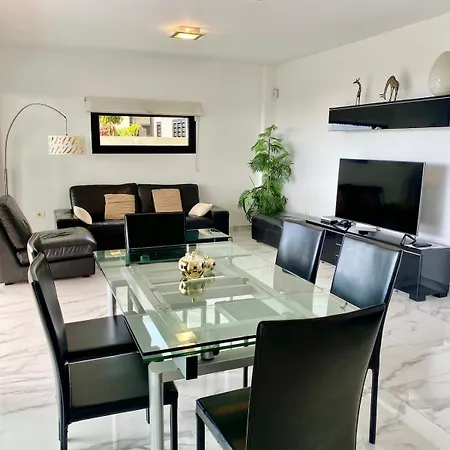 Stunning - View, Location, Pool شقة