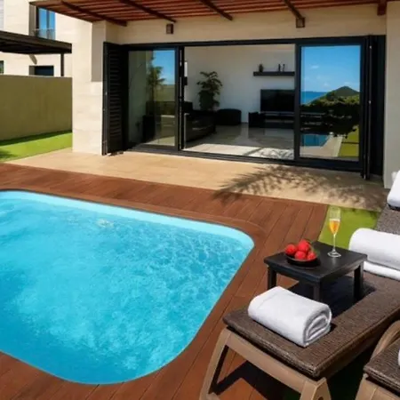 아파트 Stunning - View, Location, Pool 아데제