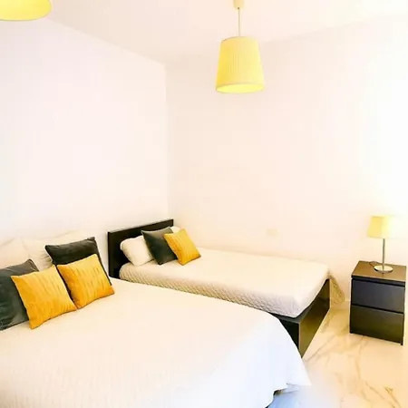 Stunning - View, Location, Pool Lägenhet